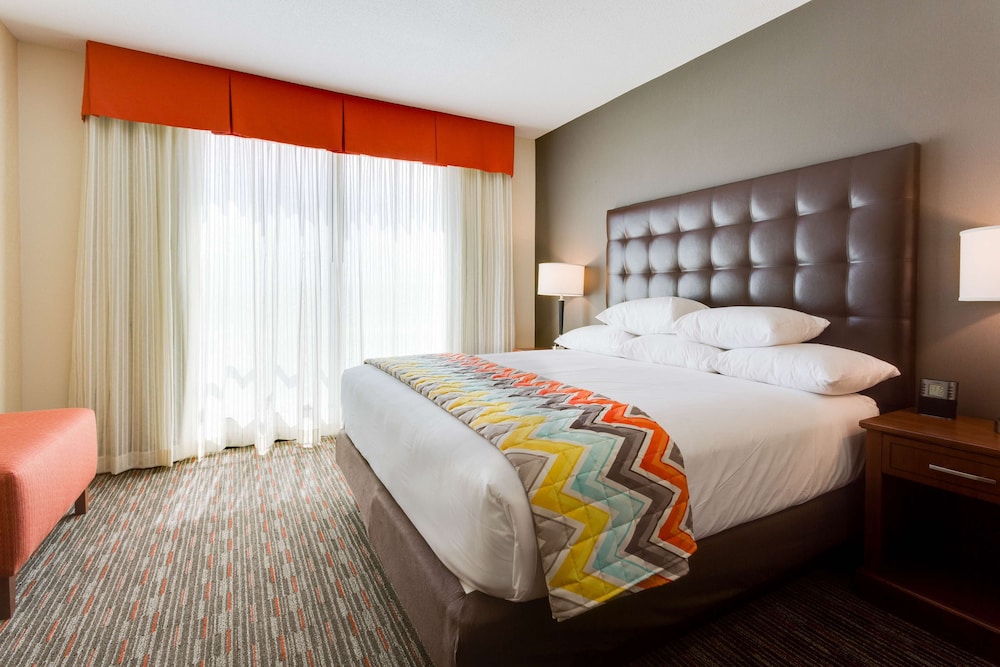 Deluxe Room, 1 King Bed with Sofa bed, Refrigerator & Microwave (Upper Floor)