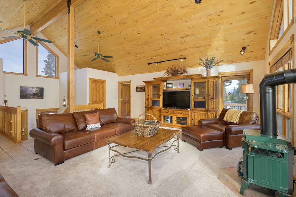 House, 4 Bedrooms photo 2