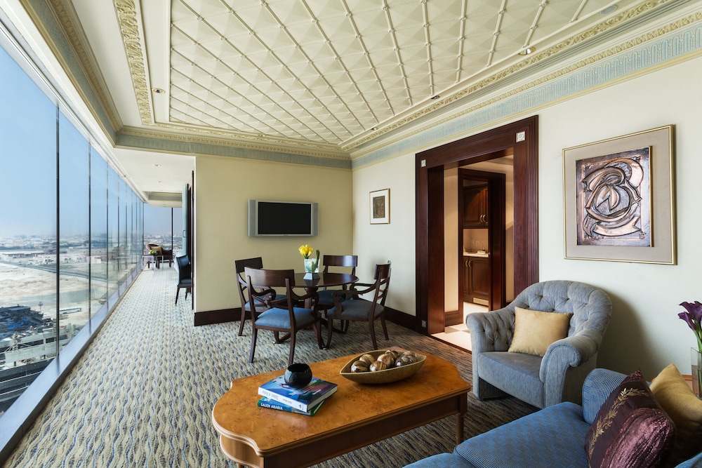 Executive Suite - Photo 2