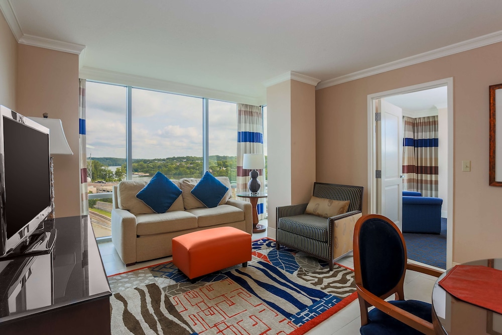 Suite, Accessible - Photo 4