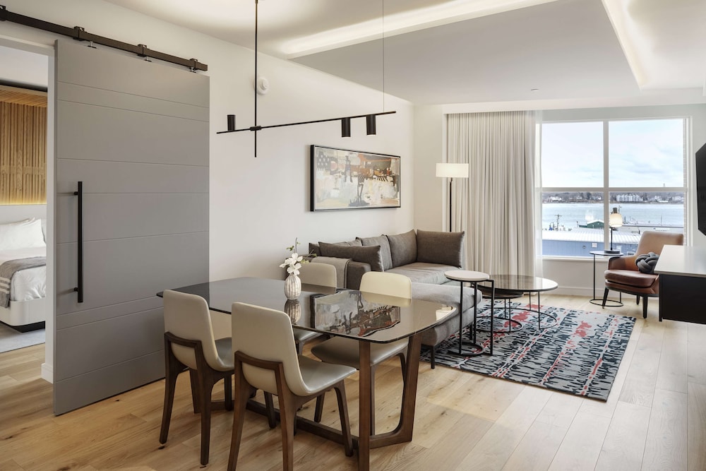 Suite, 1 Bedroom - Photo 7