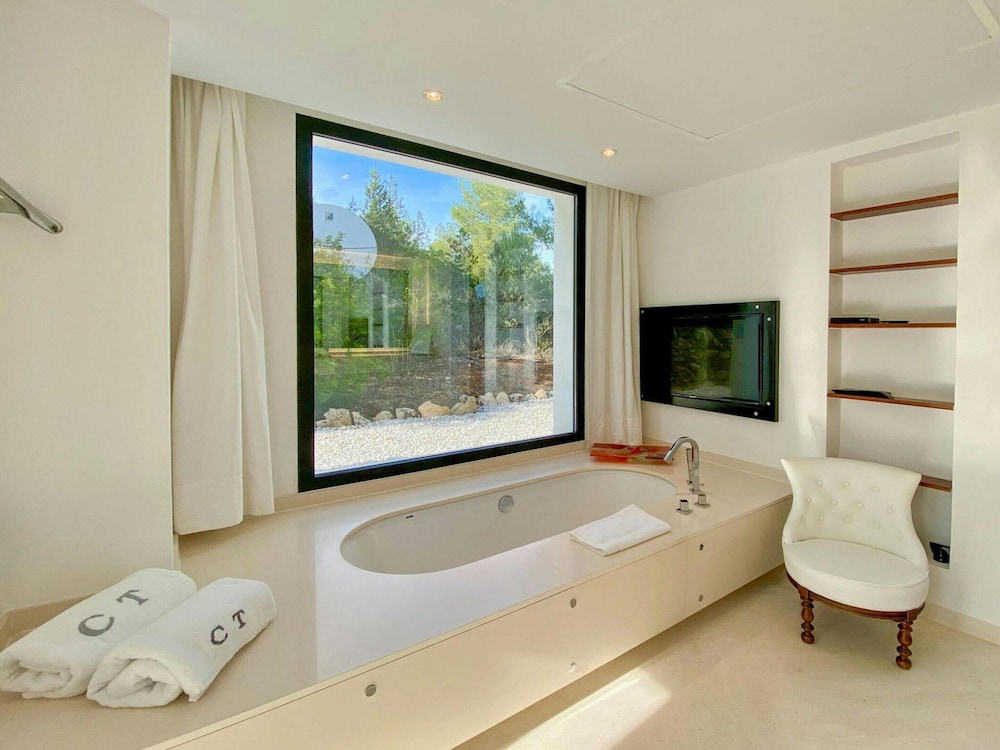 Villa photo 3