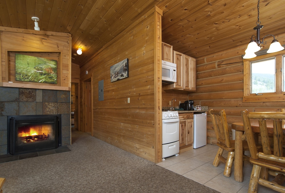Two Bedroom Riverfront Cabin - Photo 7