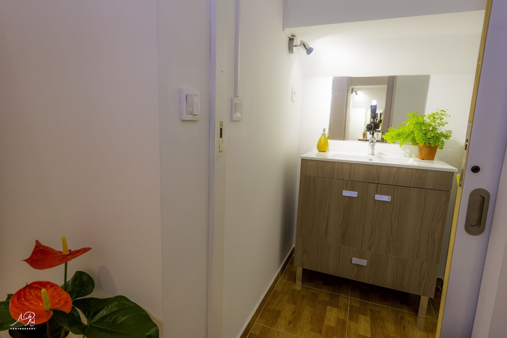 Basic Shared Dormitory, Multiple Beds (6) photo 3