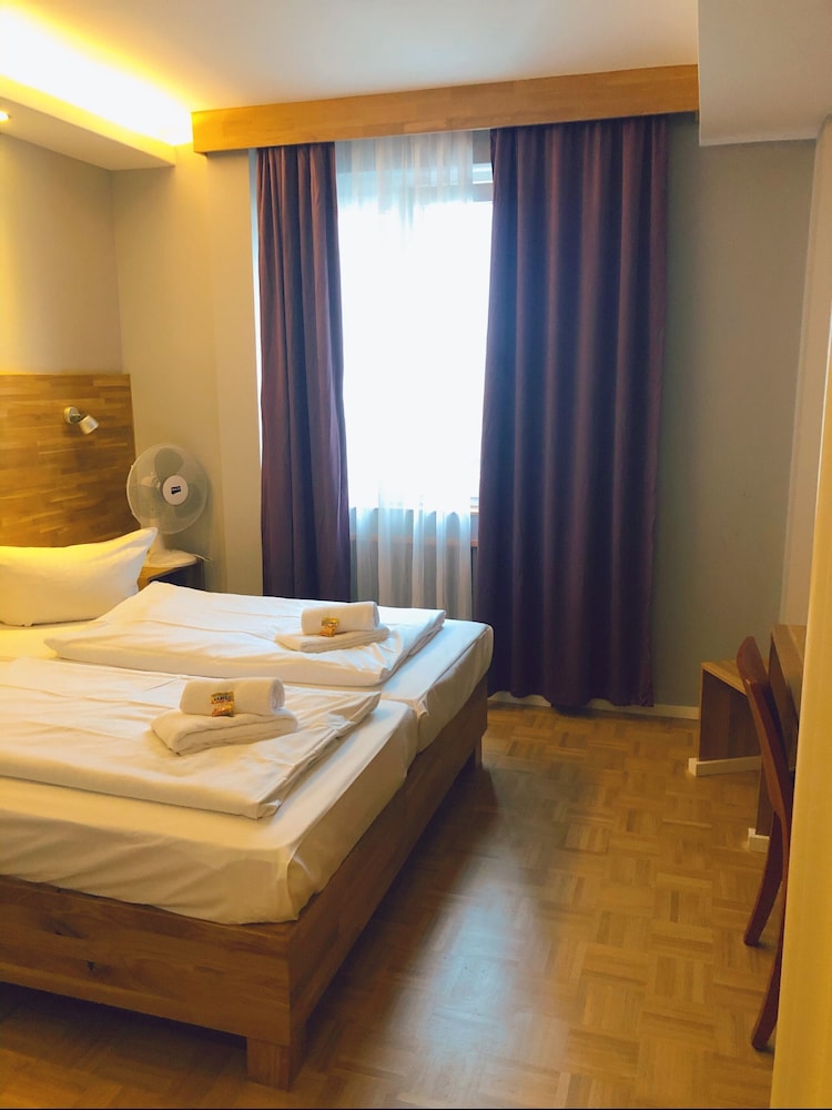 Standard Double Room - Photo 1