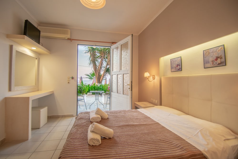 Standard Triple Room, Sea View, Ground Floor