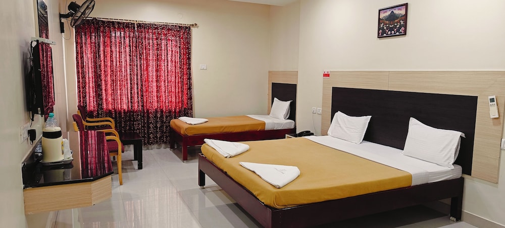 Deluxe Triple Room, City View