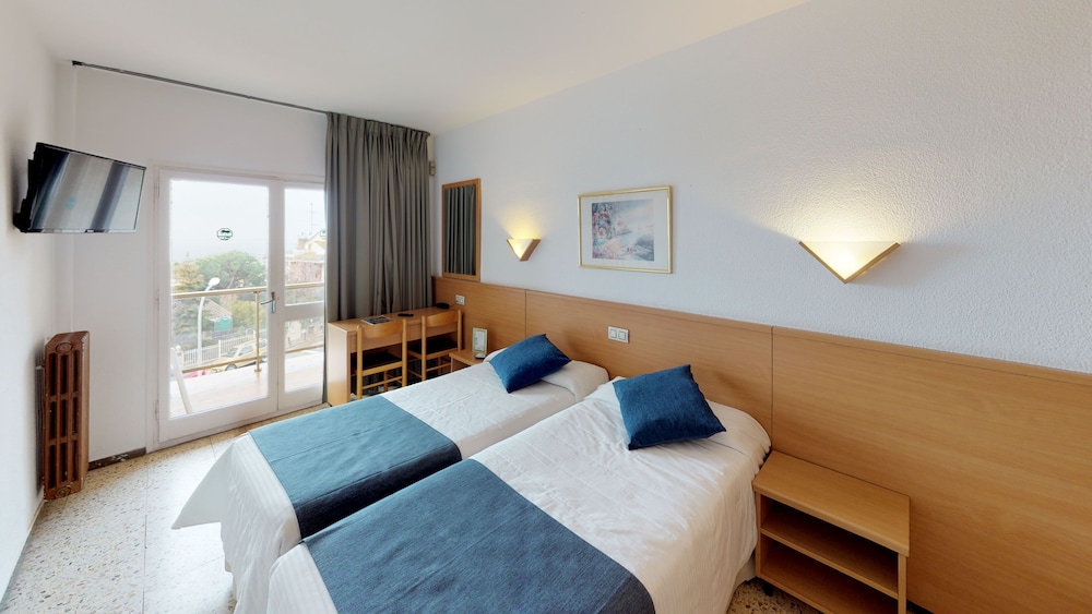 Economy Double Room, Balcony - Photo 1