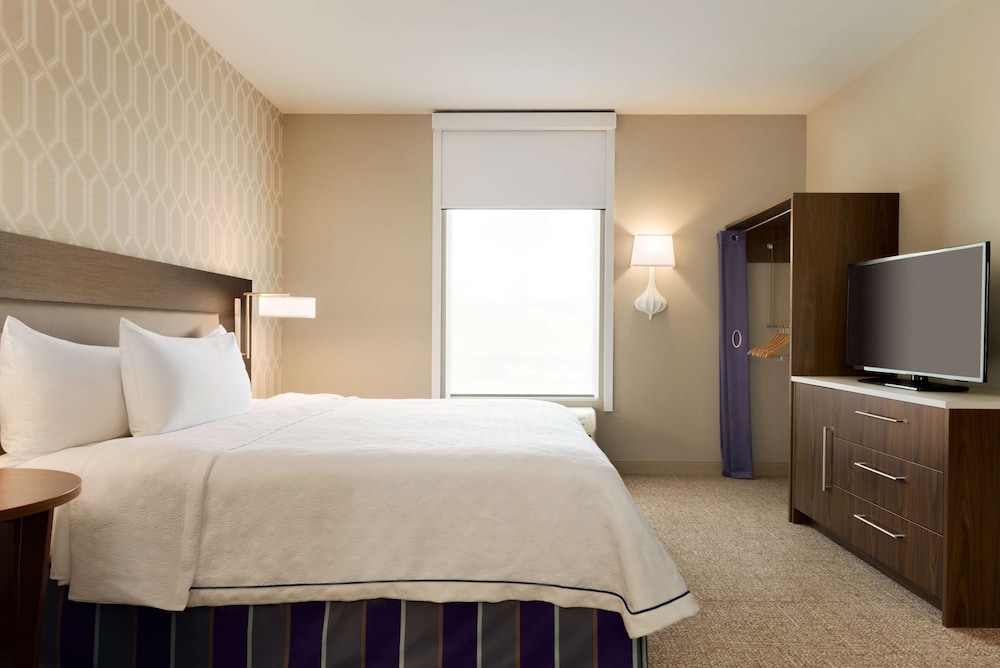 Studio, 1 King Bed, Non Smoking (Hearing)