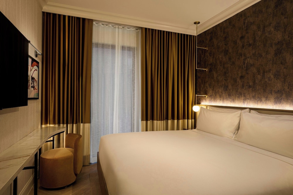 Standard Room, 1 King Bed