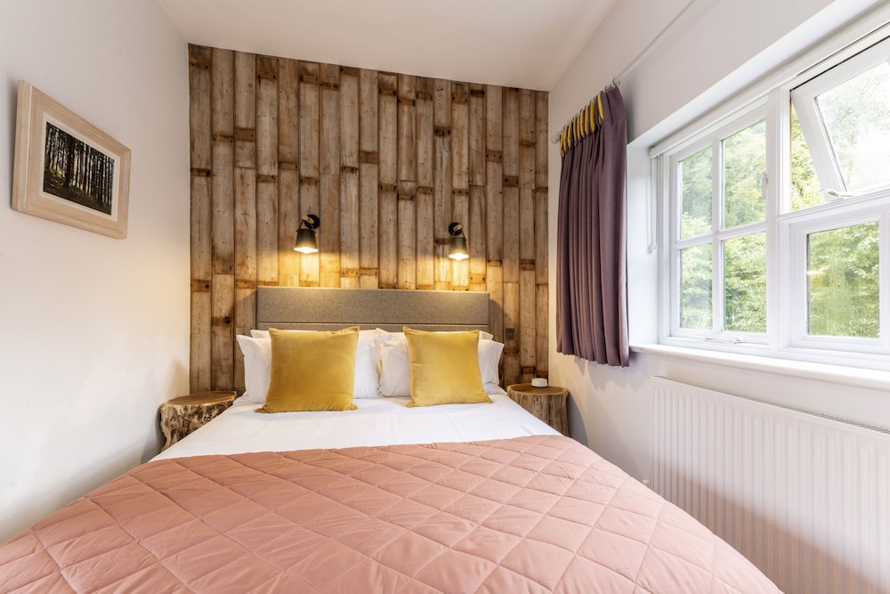 Superior Double Room, Ensuite, River View (Avon)