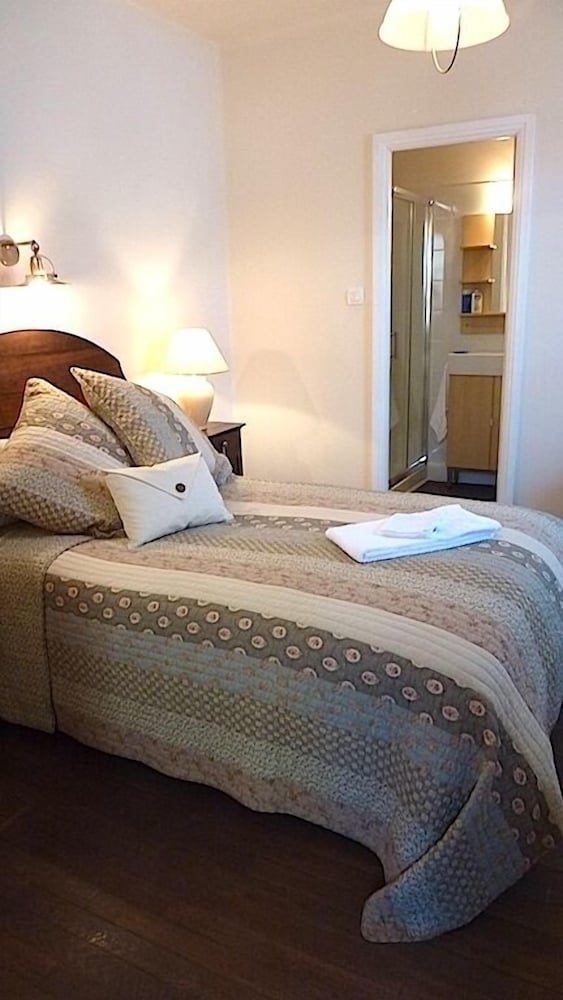 Classic Double Room Single Use, 1 Bedroom, Ensuite, Slope side photo 3