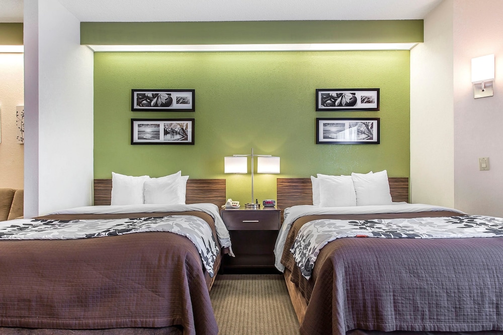 Standard Room, 2 Queen Beds, Non Smoking - Photo 5