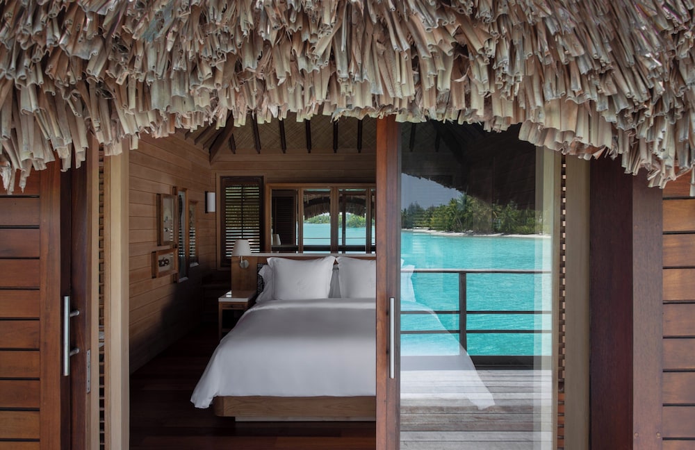 Premier Suite, 1 Bedroom, Mountain View (overwater)