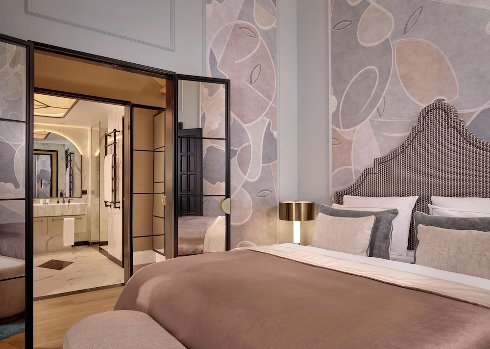 Signature Suite - Photo 6