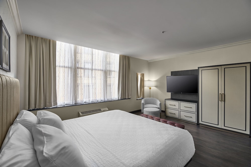 Suite, 1 King Bed, Accessible Bathtub (Mobility) - Photo 3