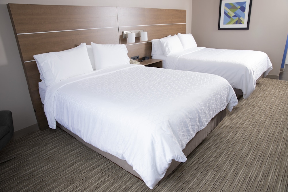 Standard Room, 2 Queen Beds - Photo 2