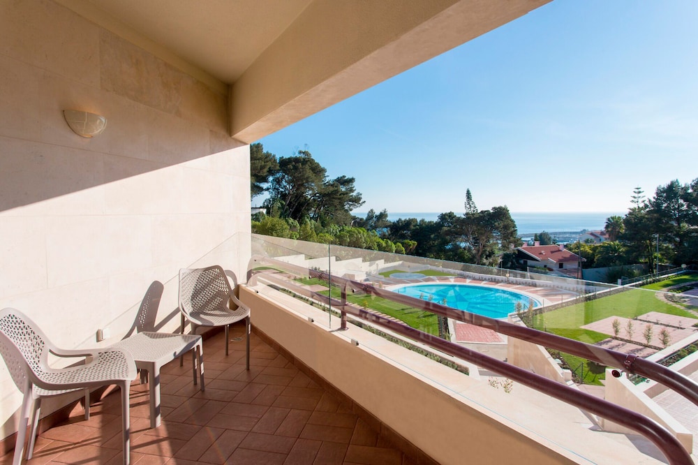 Deluxe Room, 1 Queen Bed with Sofa bed, Pool View - Photo 2