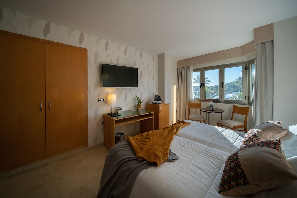Basic Triple Room photo 2