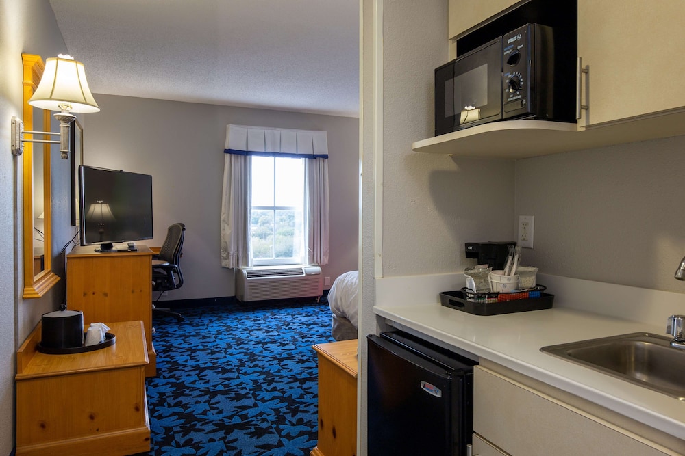 Room - Photo 6