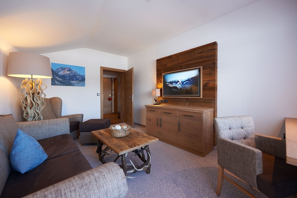Deluxe Apartment, Balcony, Mountain View