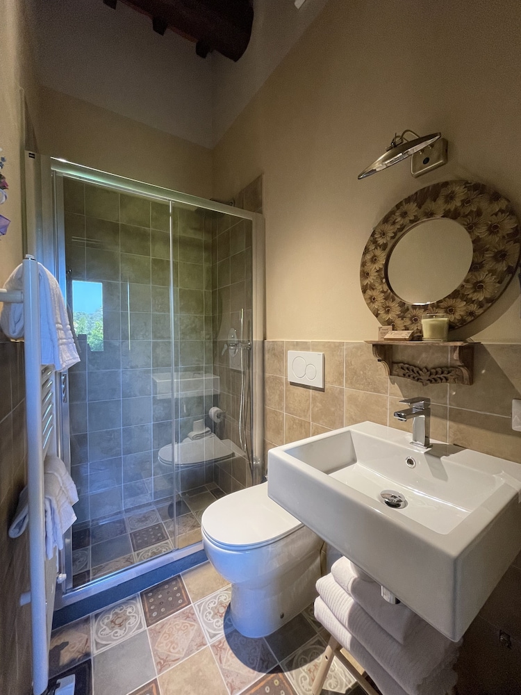 Comfort Room photo 2