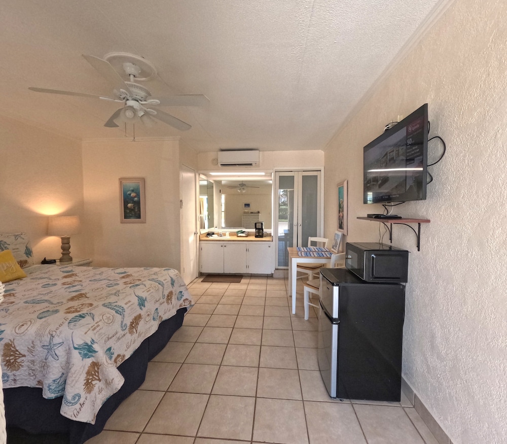 Studio, 1 Queen Bed, Kitchenette photo 3
