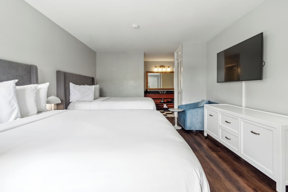 Standard Room, 2 Queen Beds, Accessible photo 1