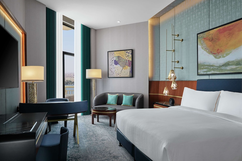Executive Room, 1 King Bed (Premier)