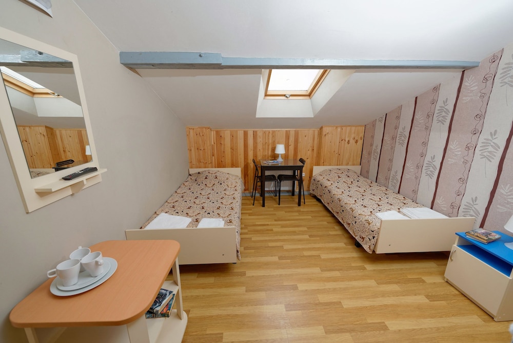 Economy Twin Room, Shared Bathroom