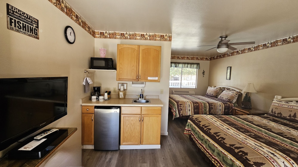 Family Room, 2 Queen Beds photo 3