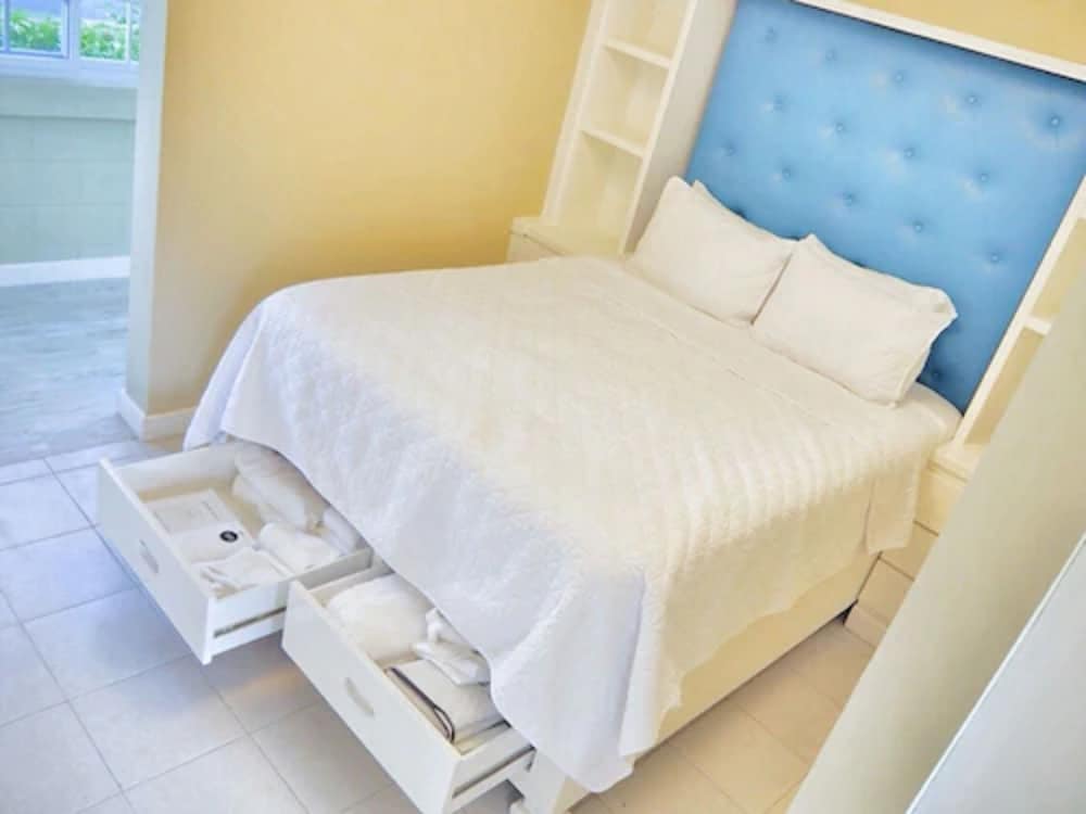 Deluxe studio suite