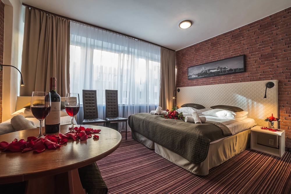 Double or Twin Room - Photo 9