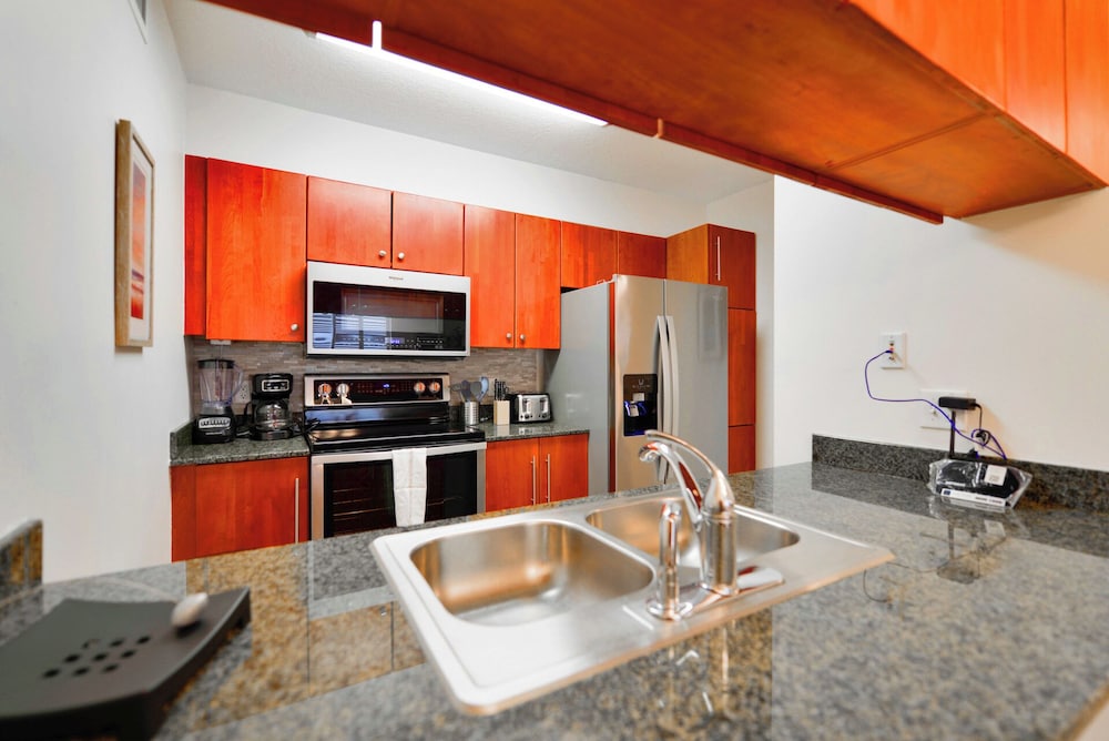 Luxury Condo, 3 Bedrooms, City View photo 3