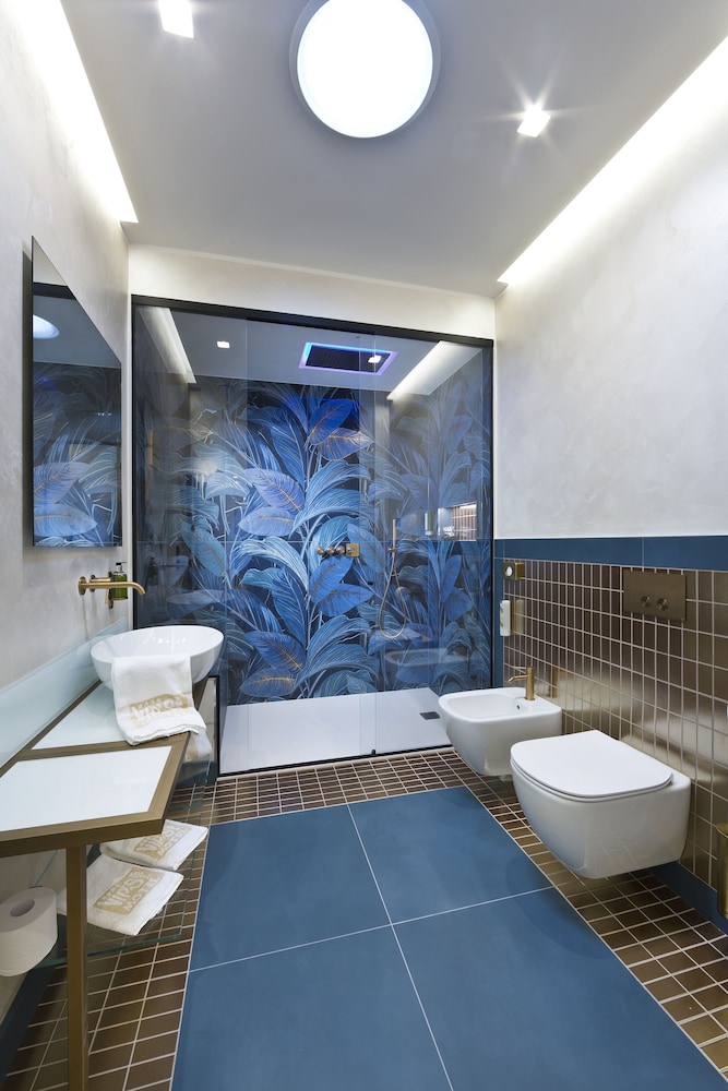 Sapphire Suite with Spa access - Photo 5