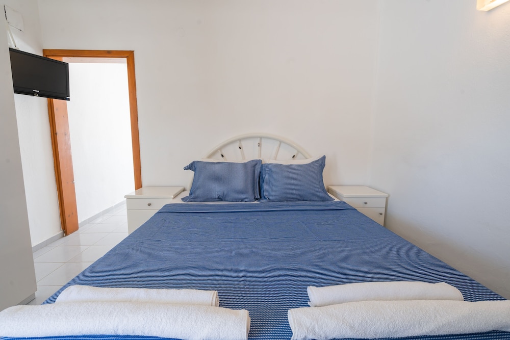 Basic Apartment, 1 Bedroom, Partial Sea View