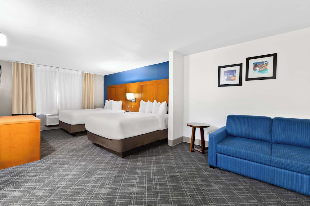 Suite, 2 Queen Beds - Photo 1