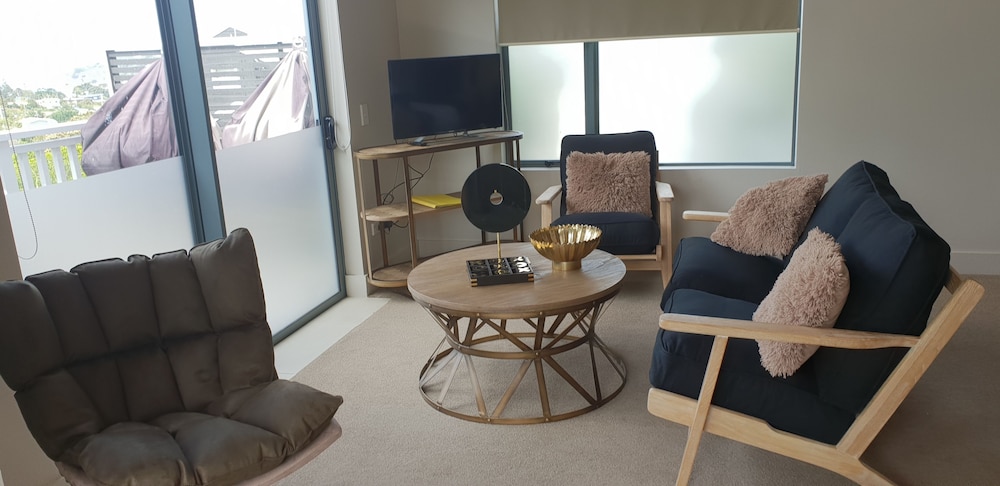 Retreat Studio Apartment photo 1