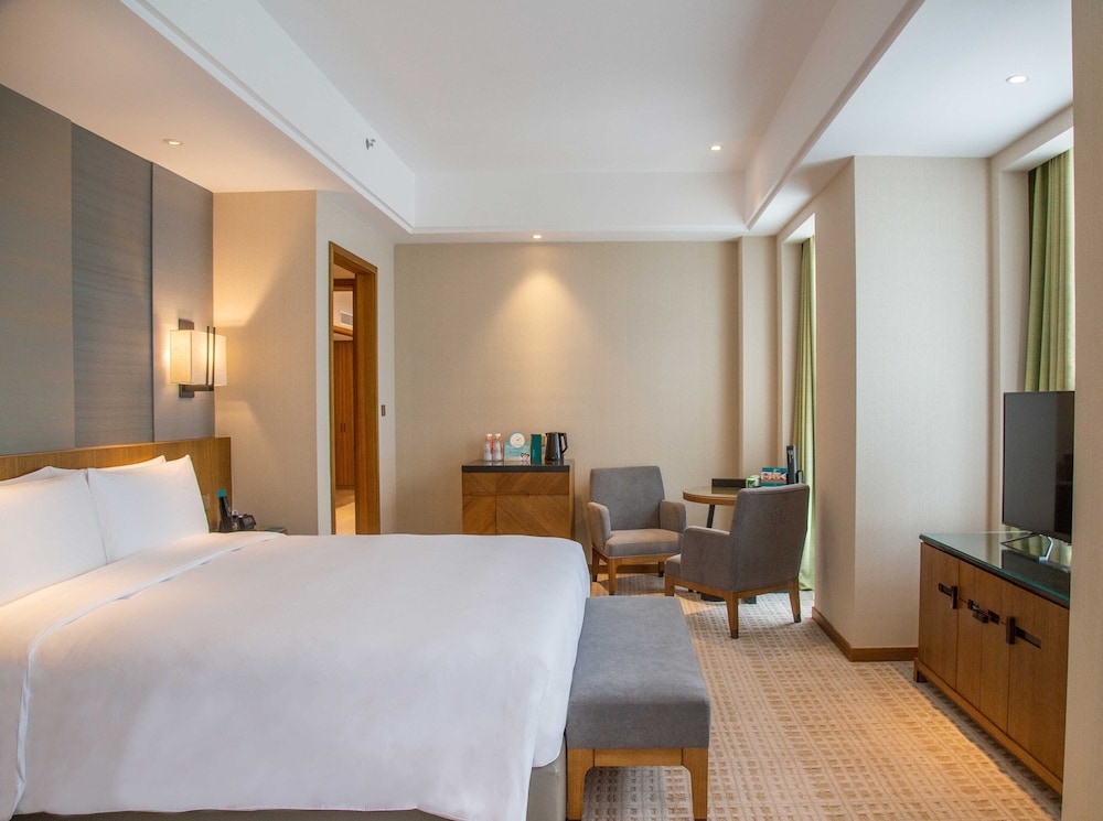 Suite, 1 Bedroom (Atrium View)
