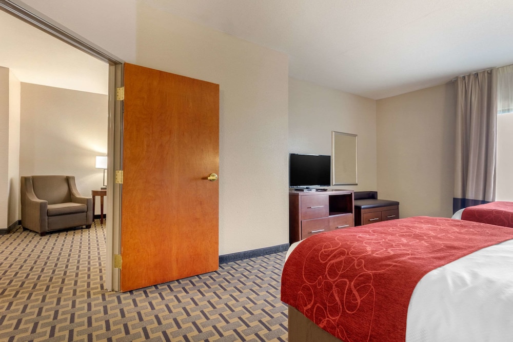 Suite, Multiple Beds, Non Smoking - Photo 10