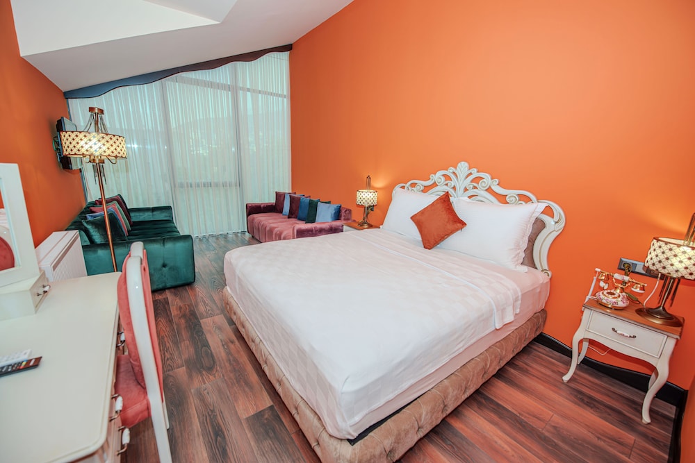 Executive Room, 1 Queen Bed, Non Smoking, Mountain View, photo 6