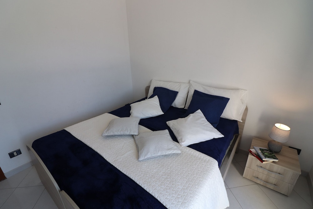 House, 2 Bedrooms, Balcony, City View