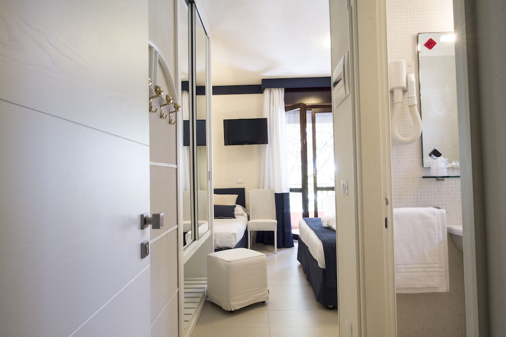 Premium Triple Room photo 3