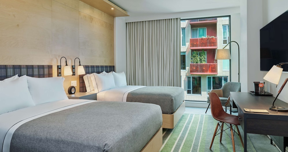 Deluxe Room, 2 Queen Beds, Accessible (Hearing)