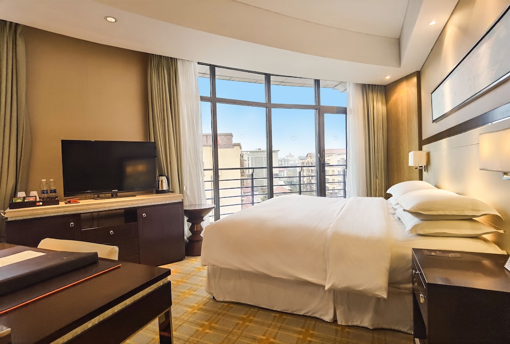 Standard Room, 1 King Bed, City View photo 3