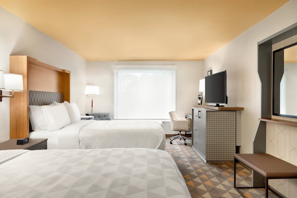 Standard Room, 2 Double Beds, Accessible (Roll-In Shower) - Photo 1