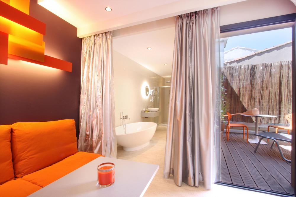 Junior Suite, 1 Queen Bed photo 3