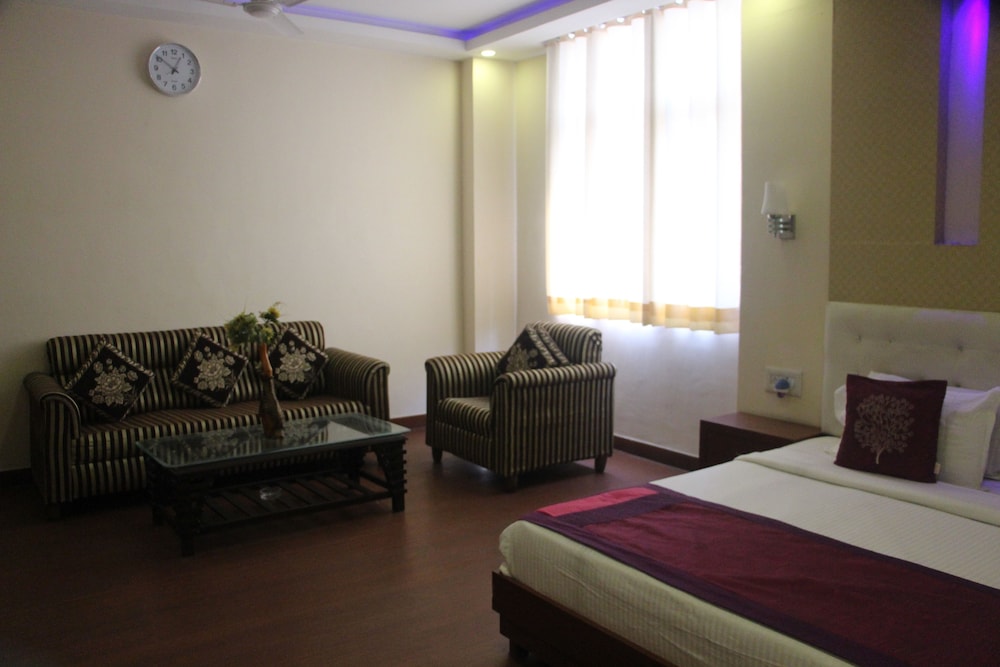 Standard Double Room, 1 Queen Bed, City View, Executive Level photo 3