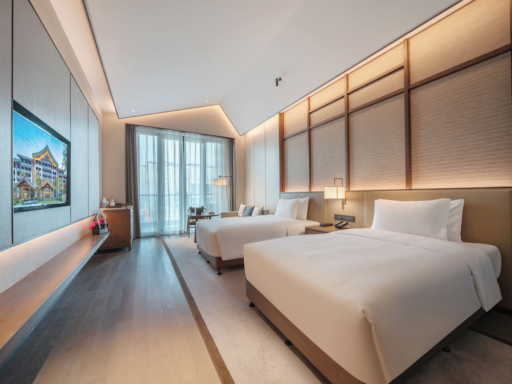 Deluxe Street View Twin Room
