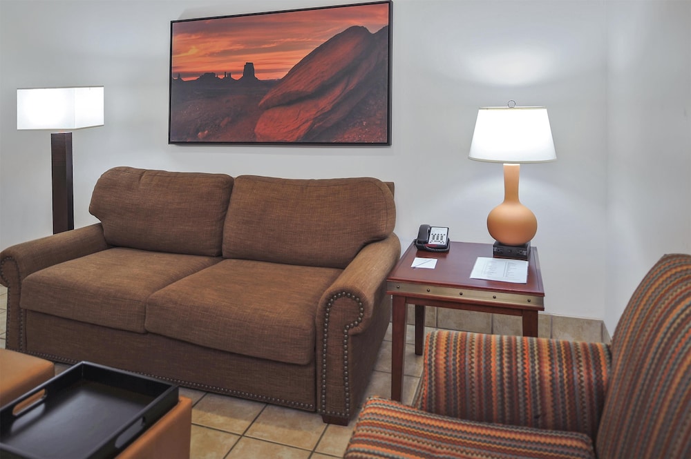 Suite, 1 Bedroom, Balcony - Photo 1